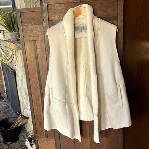 Mark New York (Andrew Marc) Medium Women’s Cream Faux Shearling Vest - like new